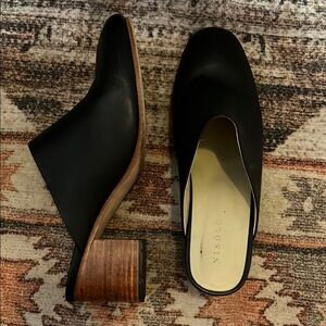Nisolo Women's Black Leather Mules